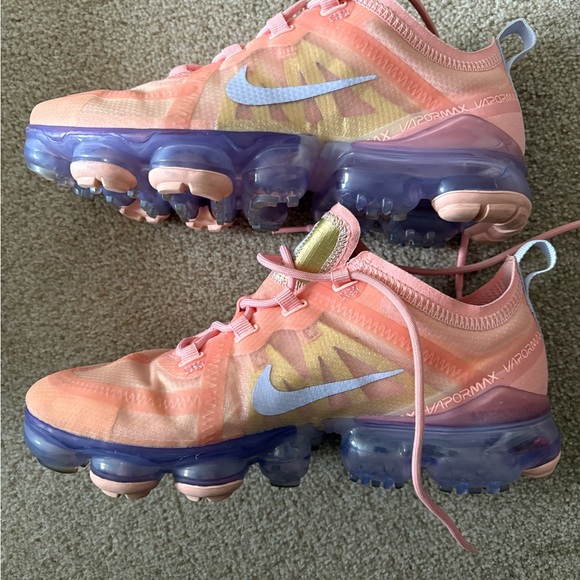 Nike Vibrant Pink and Purple VaporMax Shoes - Picture 7 of 8